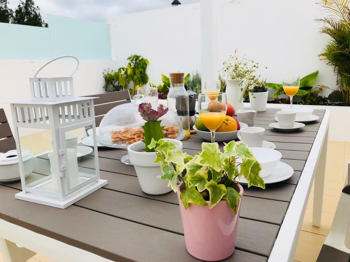 The Little White House, Flower 9 * Playa Honda (Lanzarote)